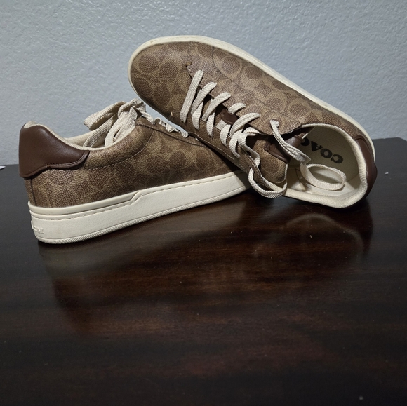 COACH City Tote In Signature Canvas With Wild Strawberry - Picture 4 of 8